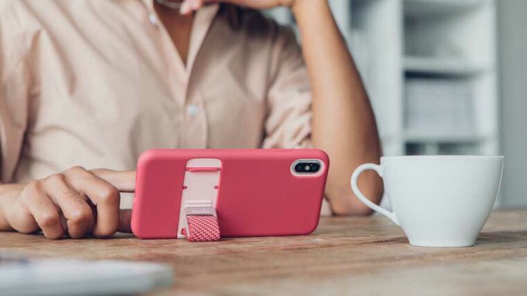 Moshi Capto iPhone Xs hoesje Rood