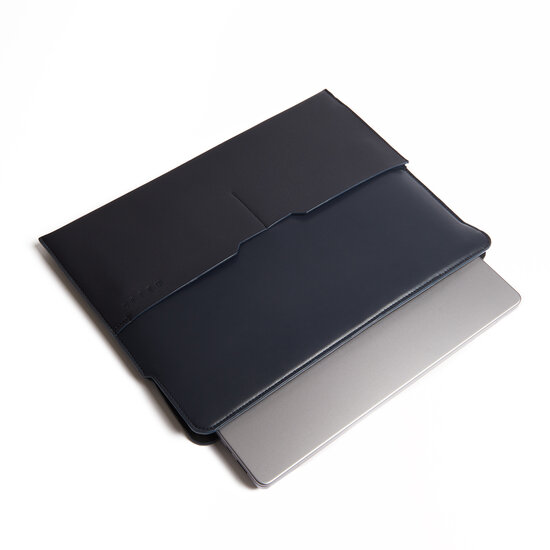 Mujjo Envoy leren MacBook Pro 14 inch sleeve navy