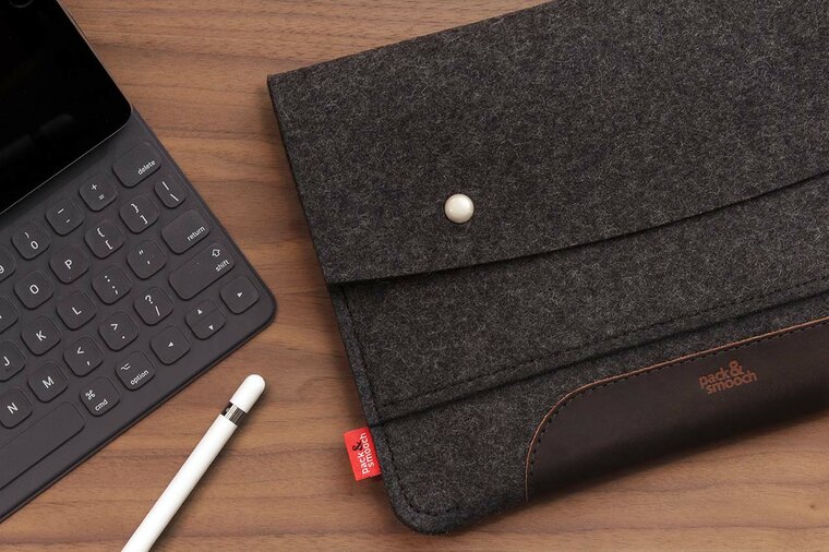 Pack Smooch iPad Pro 9,7 inch sleeve Grijs