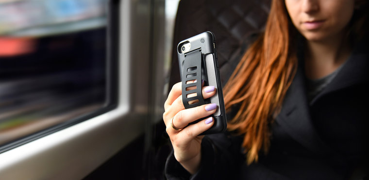 Grip2U Boost iPhone SE 2022 / 2020 / 8&nbsp;hoesje Doorzichtig
