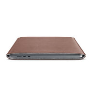 Woolnut Leather MacBook Air 15 inch sleeve bruin