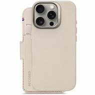 Decoded leren 2 in 1&nbsp;Wallet iPhone 16 Pro hoesje beige