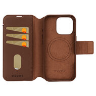 Decoded leren 2 in 1&nbsp;Wallet iPhone 16 Pro hoesje tan